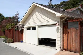 Golden Garage Door Service Smithfield, RI 401-324-4036 - abt-cont-gr-18m